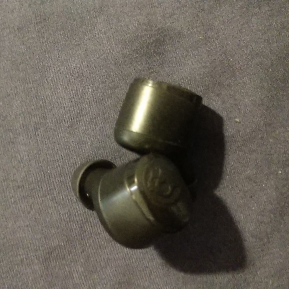 Skull candy wireless bluetooth ear buds - Picture 4 of 4